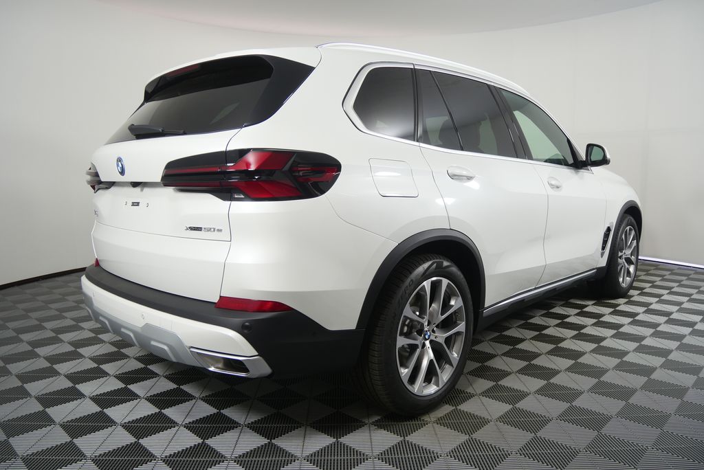 Thumbnail: 2026 BMW X5 - 3