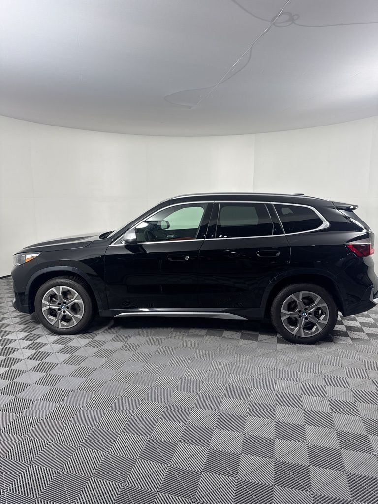 Thumbnail: 2023 BMW X1 - 8
