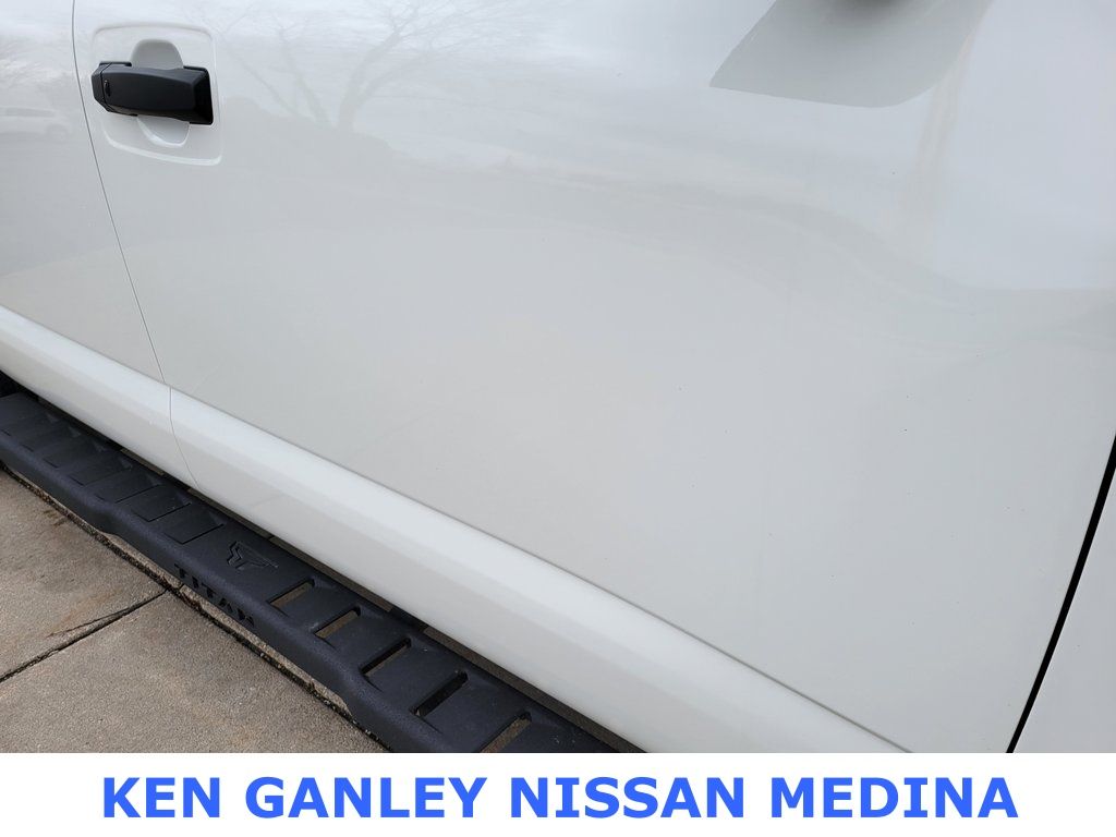 2023 Nissan Titan SV photo