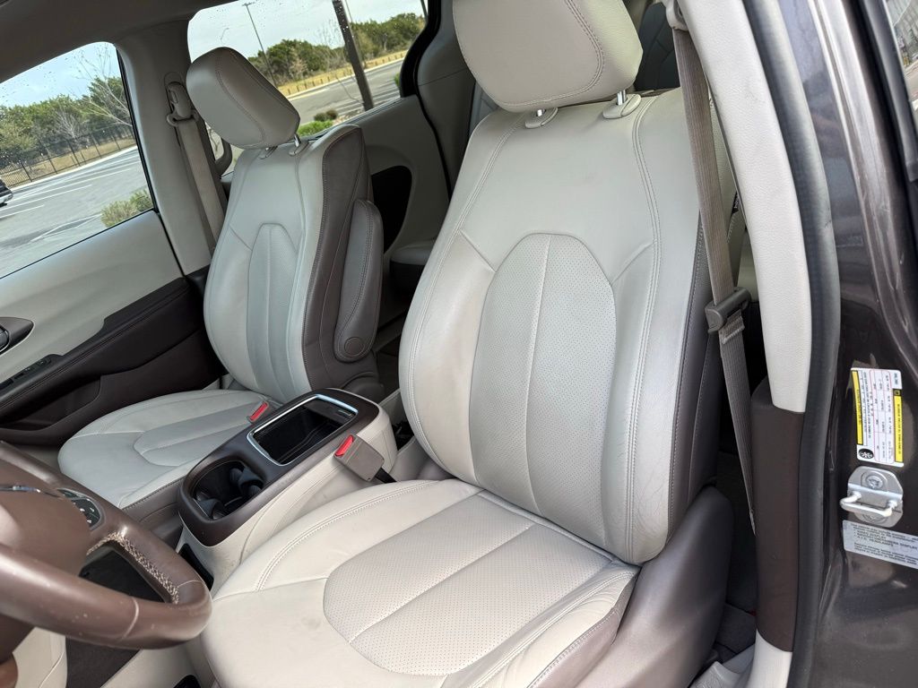 Thumbnail: 2017 Chrysler Pacifica - 14