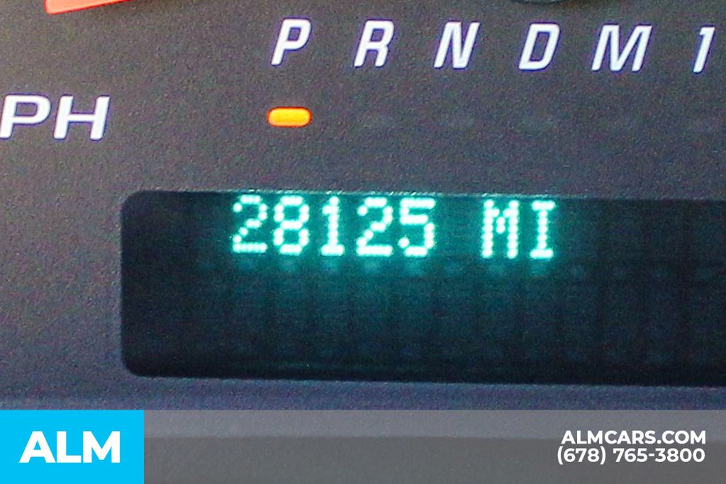 Used 2025 White Chevrolet LT image 33