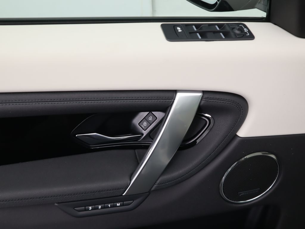 Thumbnail: 2024 Land Rover Discovery Sport - 24