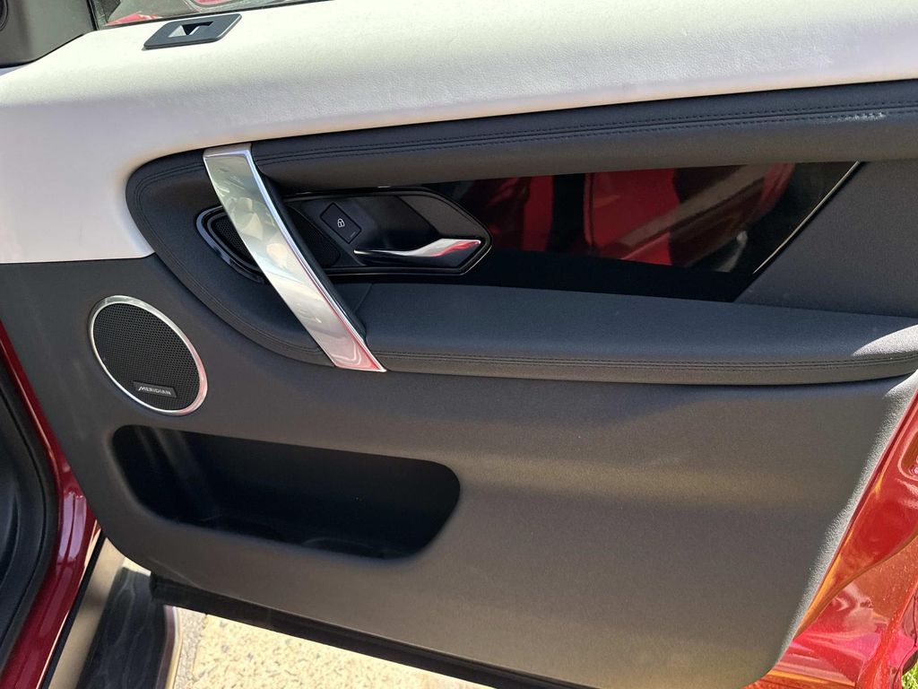 Thumbnail: 2025 Land Rover Discovery Sport - 10