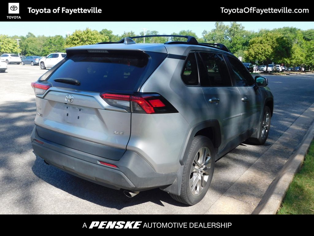 Thumbnail: 2021 Toyota RAV4 - 4