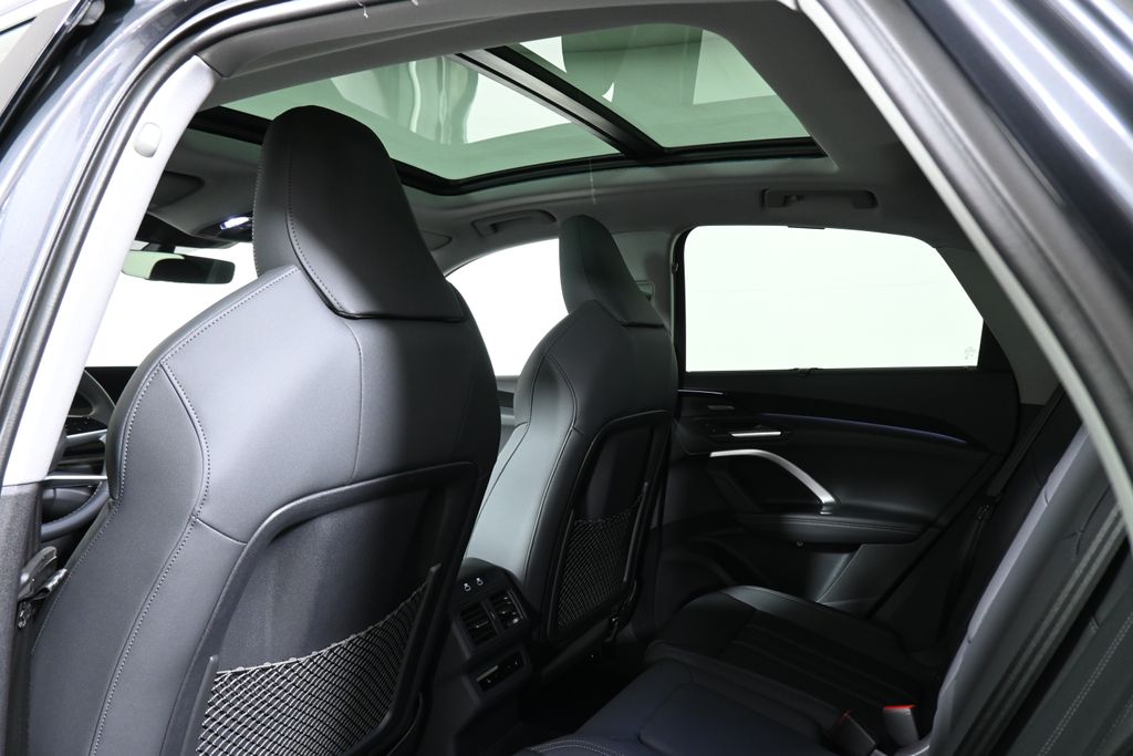 Thumbnail: 2025 Audi Q5 - 26