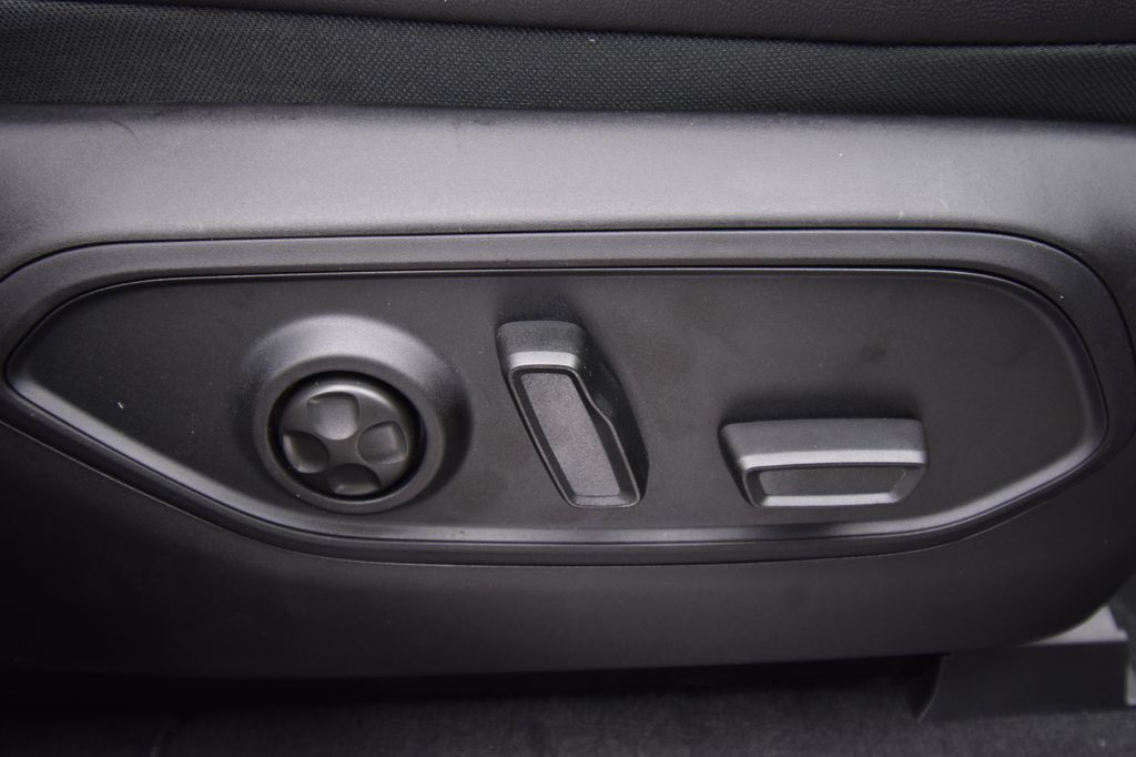 new 2026 Jeep Grand Cherokee car, priced at $39,853