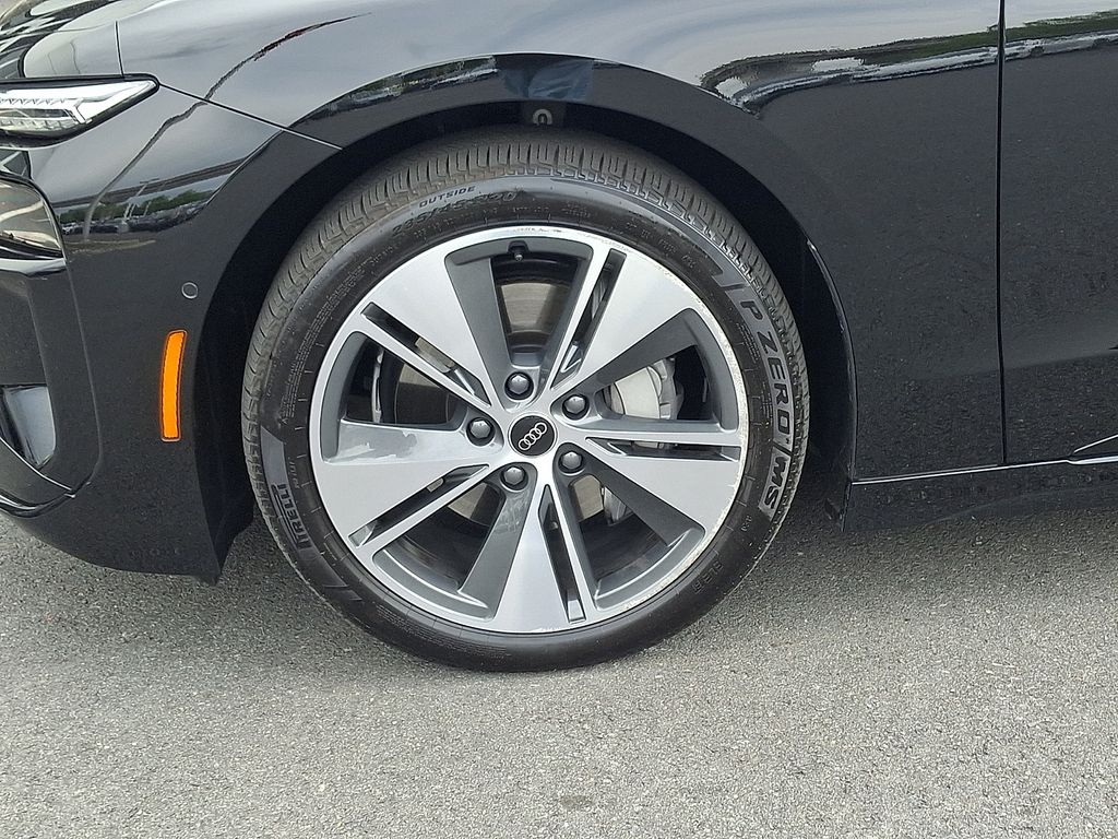 Thumbnail: 2025 Audi e-tron S - 8