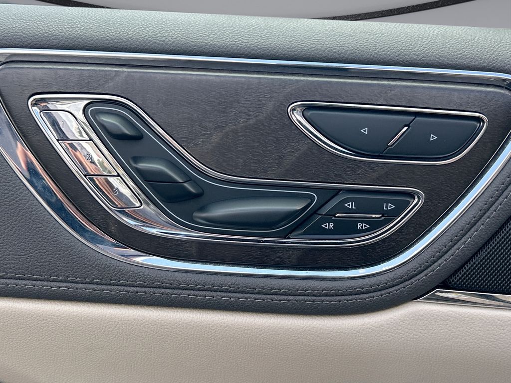 Thumbnail: 2020 Lincoln Continental - 32