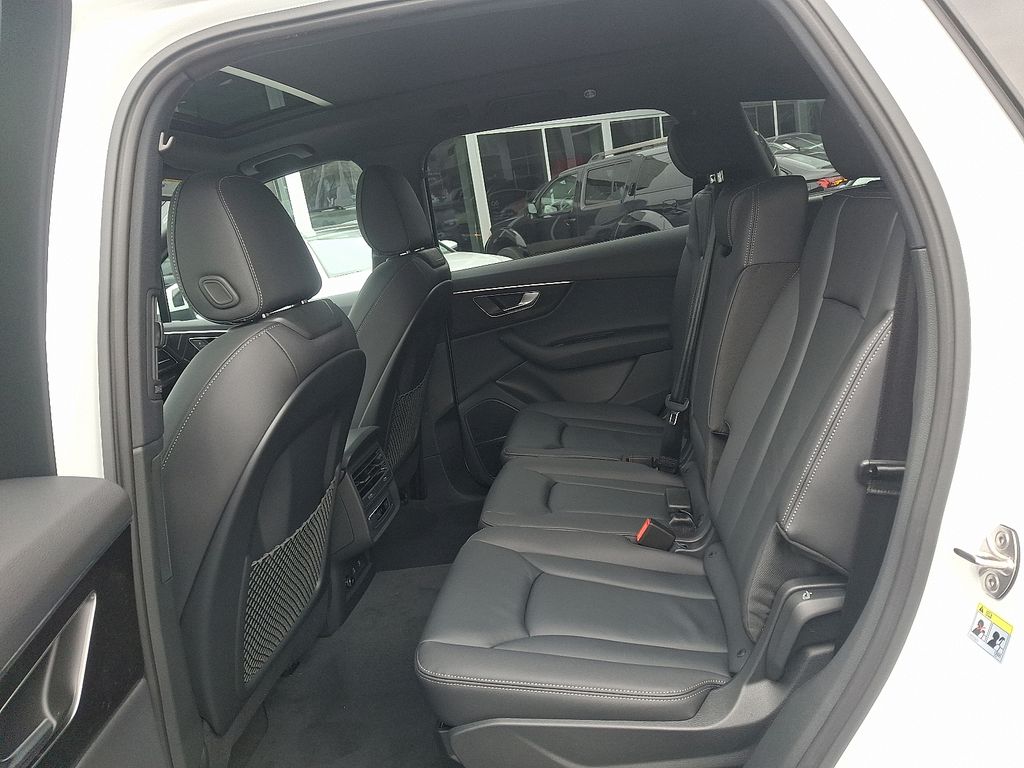 Thumbnail: 2026 Audi Q7 - 7