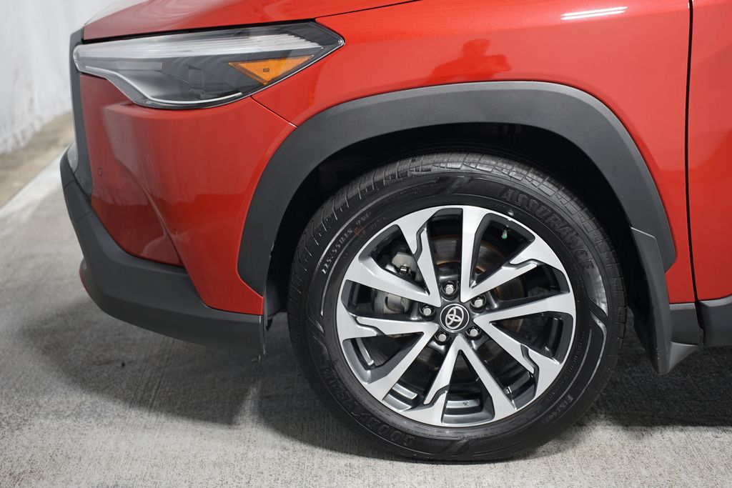 2024 Toyota Corolla Cross XLE 5