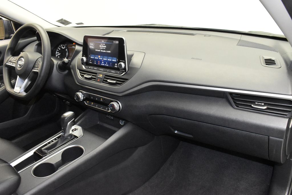 2022 Nissan Altima SV 26