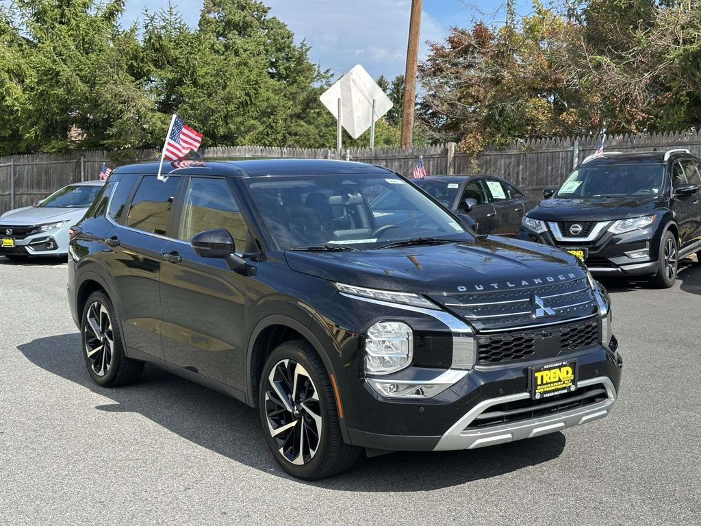 2022 Mitsubishi Outlander Negro (Black Diamond) SUV/Crossover Tracción en las cuatro ruedas Transmisión variable continua