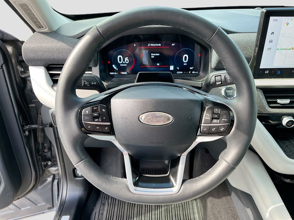 Used 2025 Gray Metallic Ford Platinum image 11