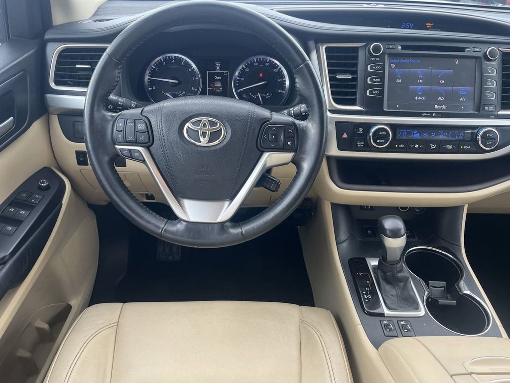 2015 Toyota Highlander XLE V6 17