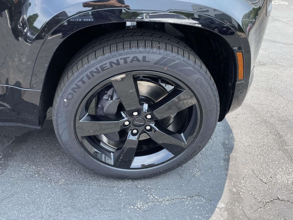 New 2026 Black Land Rover X-Dynamic SE image 11