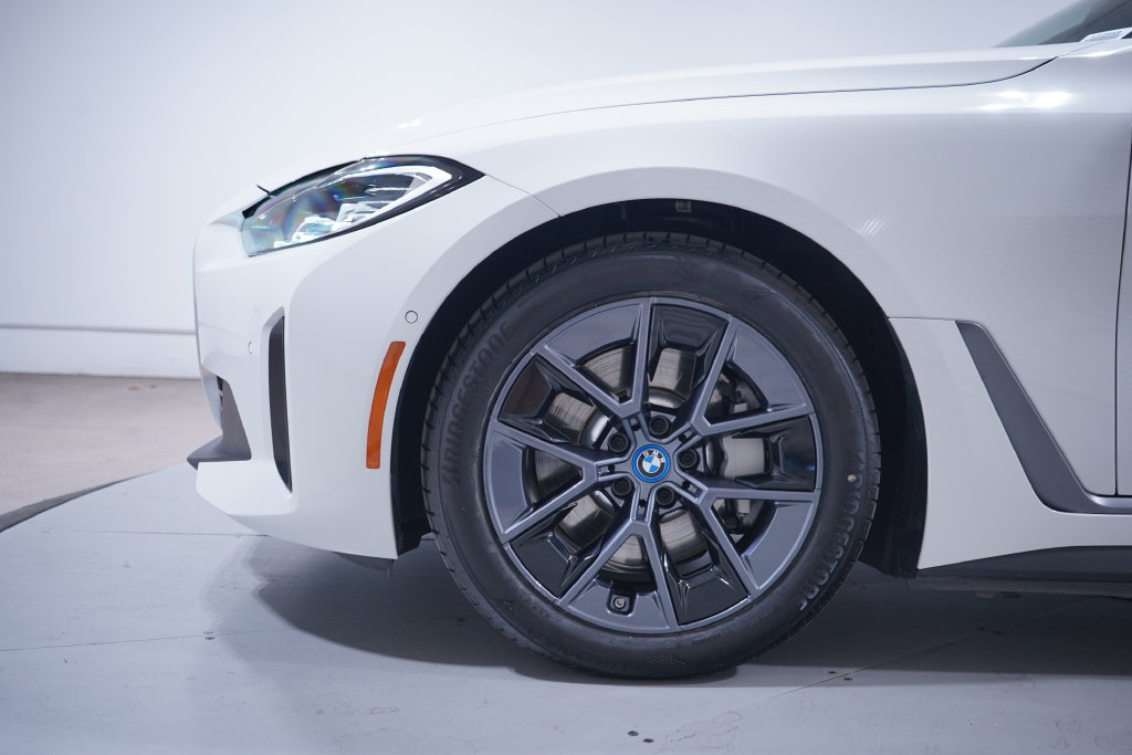 Thumbnail: 2023 BMW i4 - 2