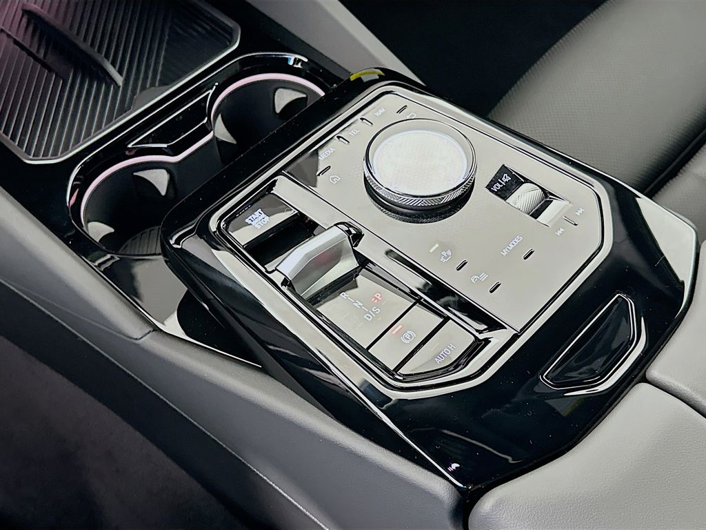 Thumbnail: 2027 BMW 5 Series - 15