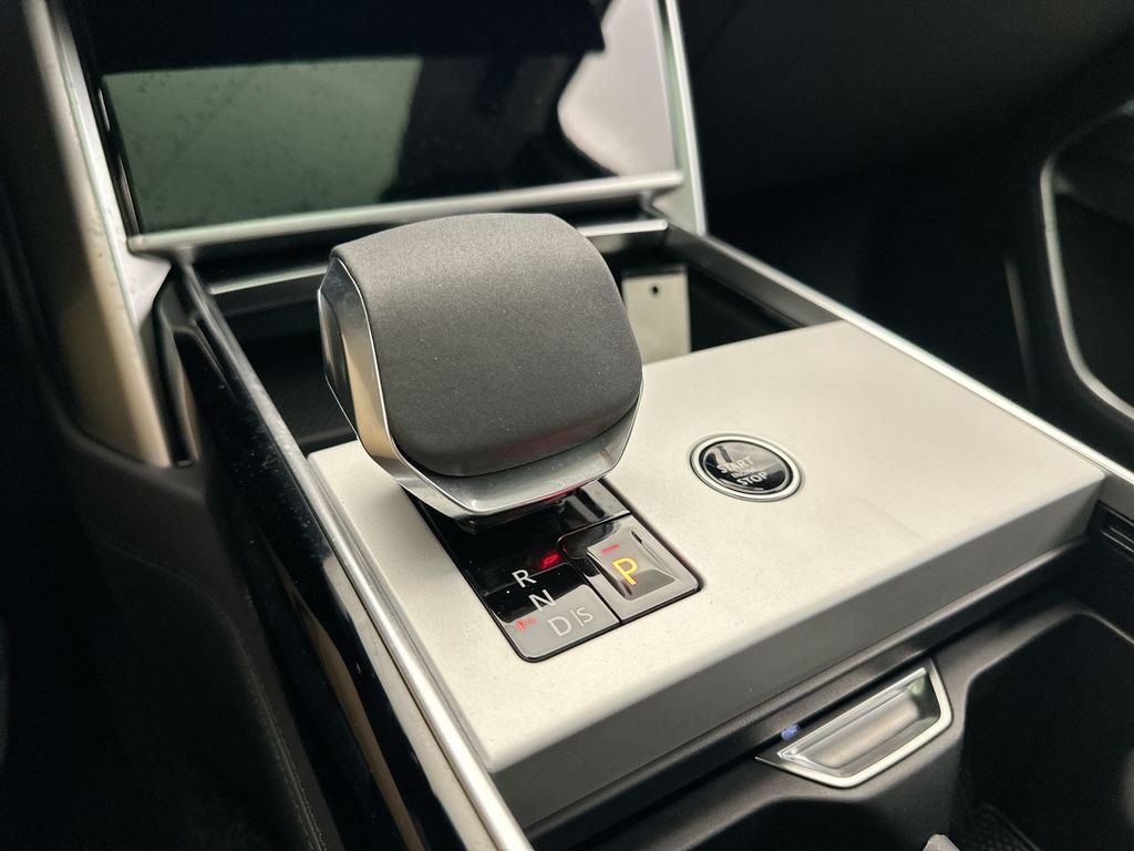2025 Land Rover Range Rover Autobiography 12