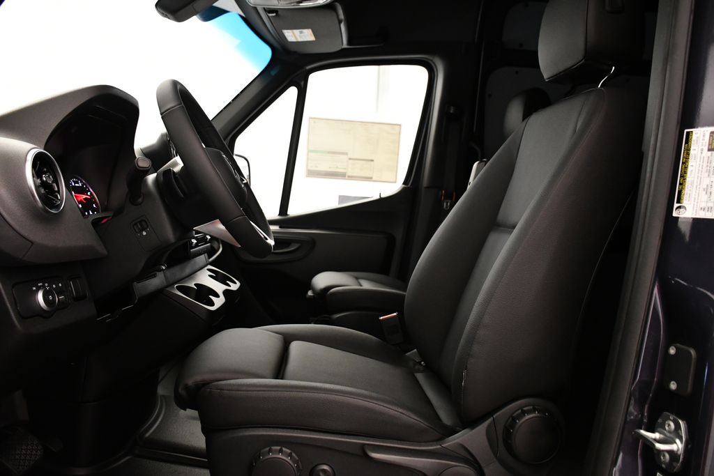 2025 Mercedes-Benz Sprinter 2500 31
