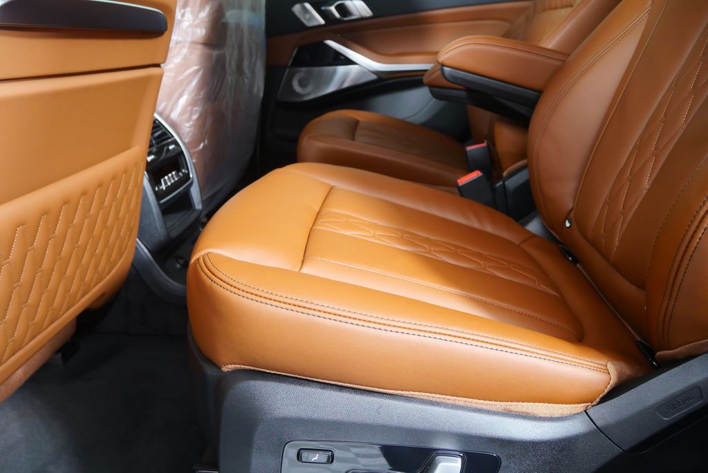 2026 BMW X7 Alpina XB7 18