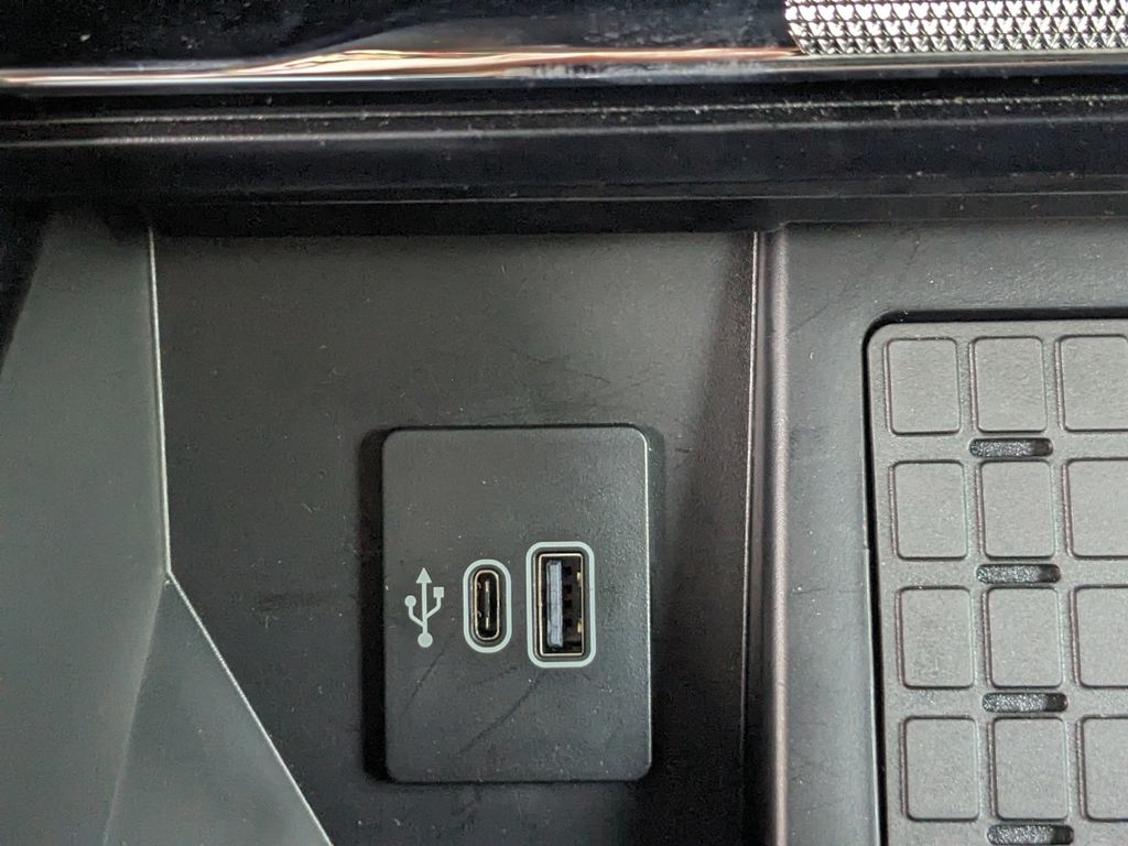 2025 Ford F-150 Lightning Platinum