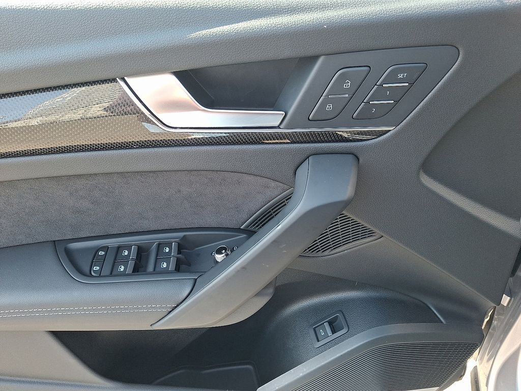 Thumbnail: 2024 Audi SQ5 - 12