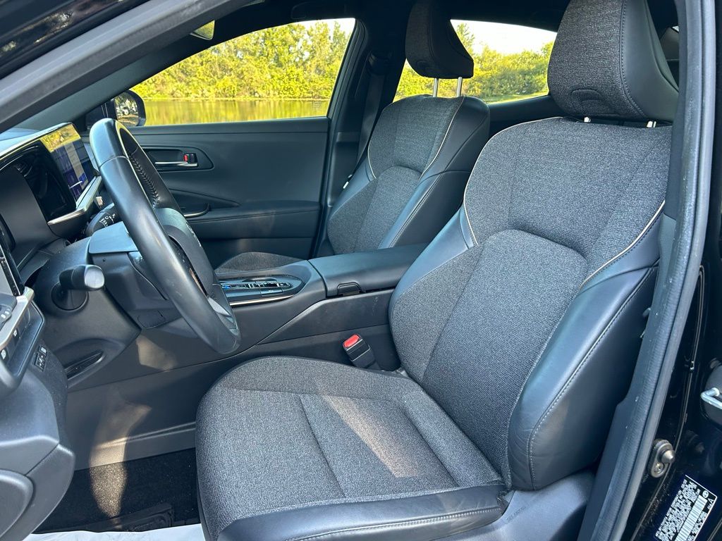 Thumbnail: 2023 Toyota Crown - 14