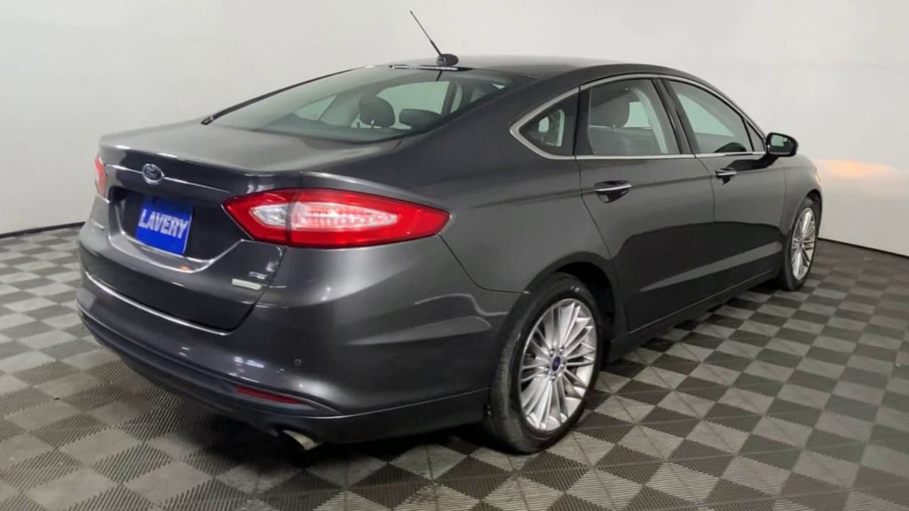 2016 Ford Fusion SE 8