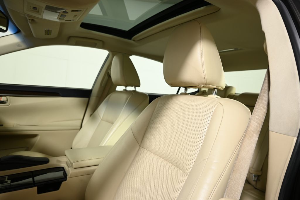 Thumbnail: 2015 Lexus ES - 16