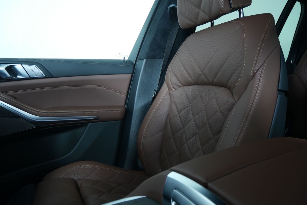 Thumbnail: 2027 BMW X7 - 24