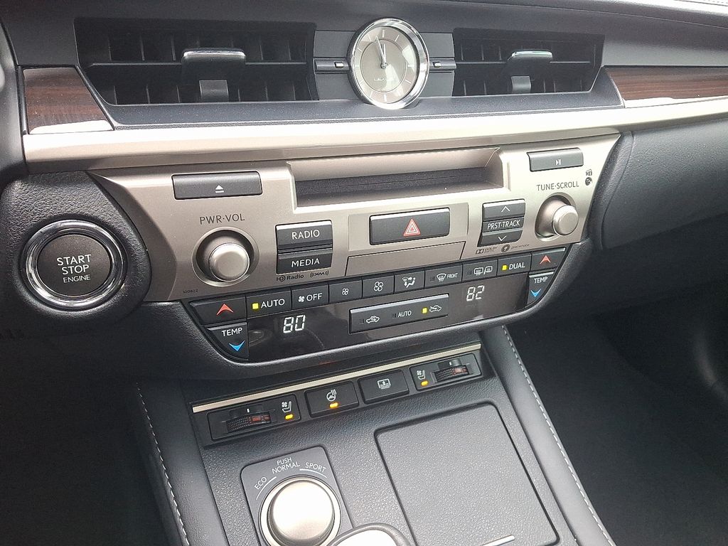 Thumbnail: 2018 Lexus ES - 17