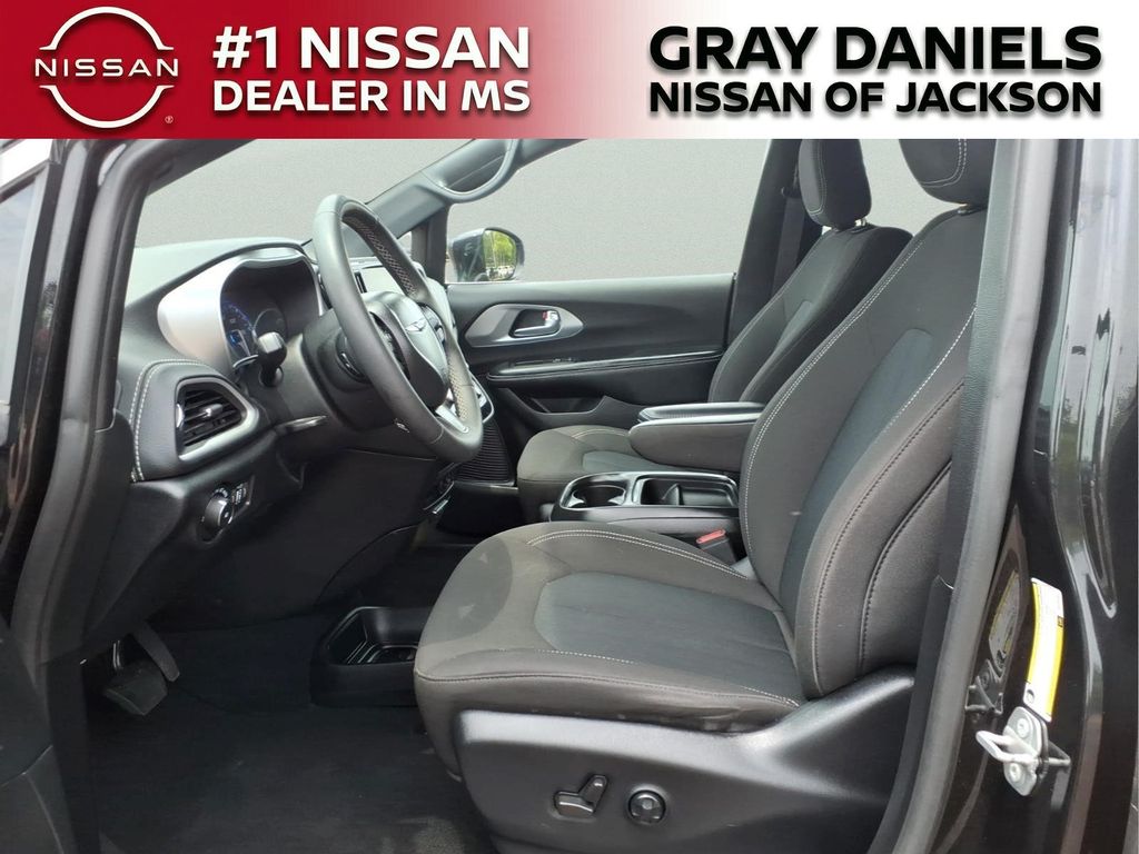 Used 2022 Chrysler Pacifica Van