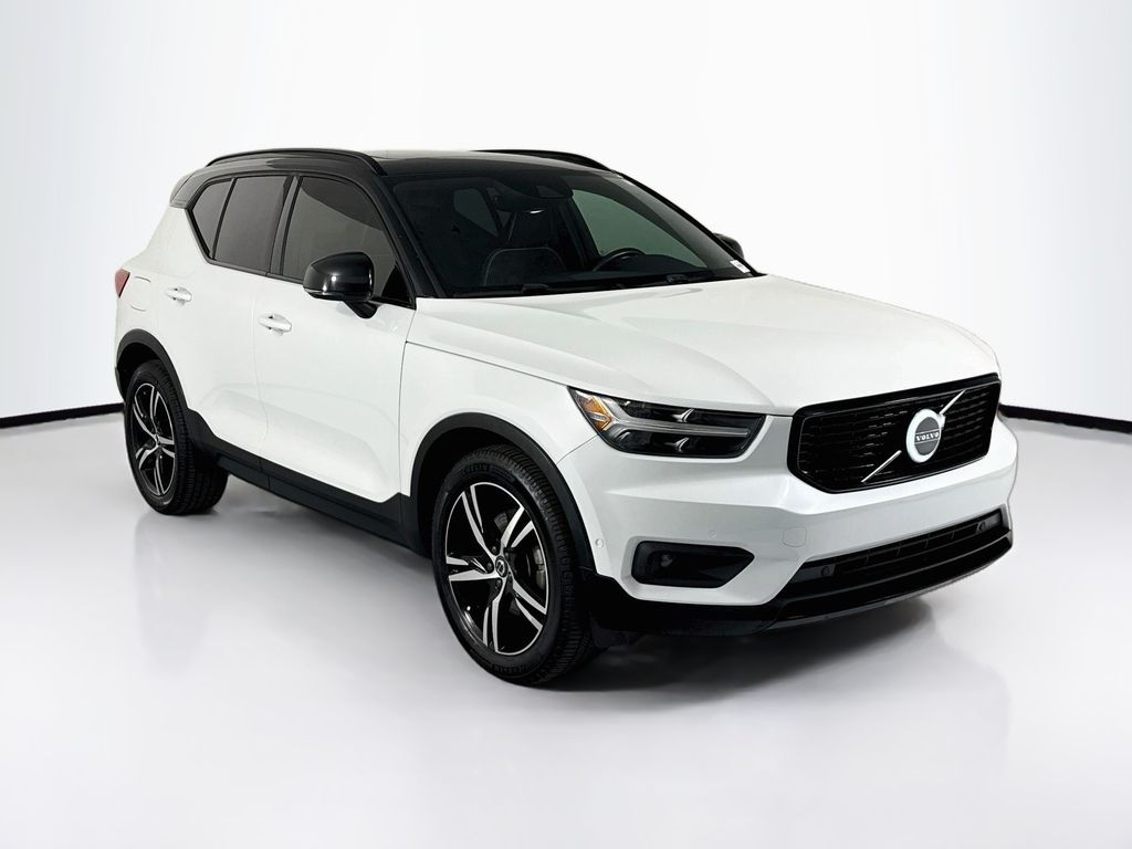 Thumbnail: 2019 Volvo XC40 - 3