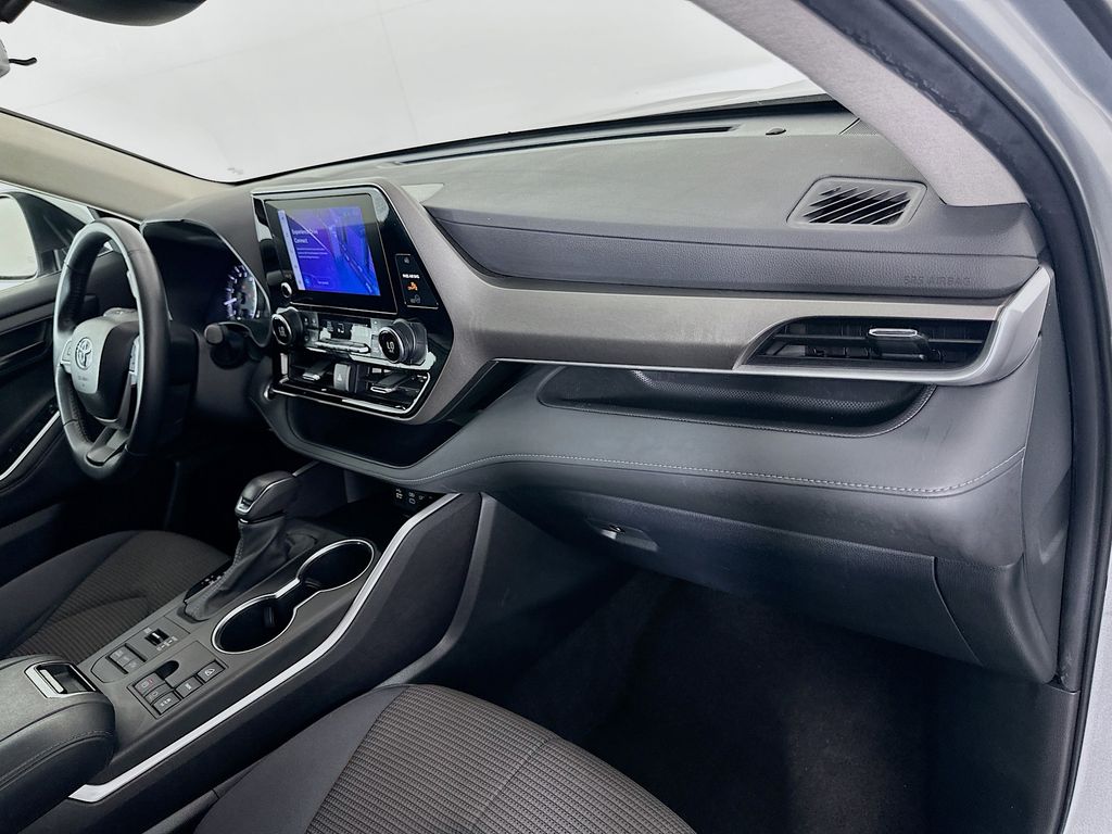 Thumbnail: 2024 Toyota Highlander - 30