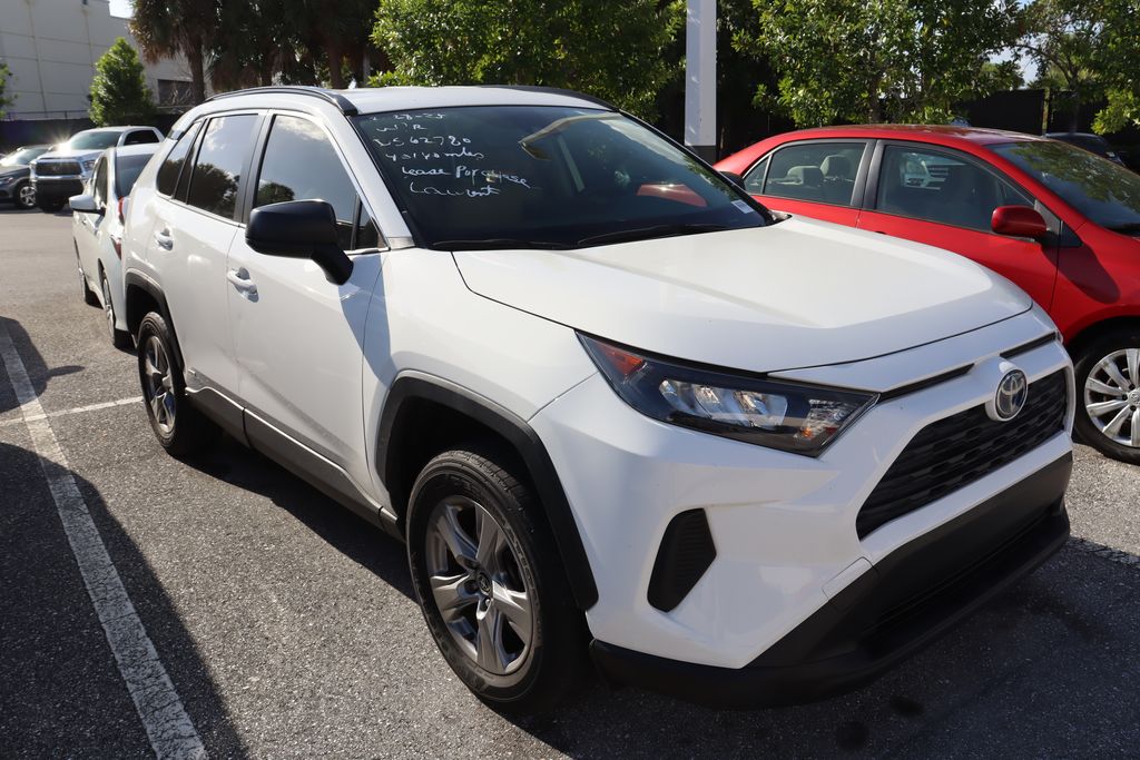 2022 Toyota RAV4 LE 6