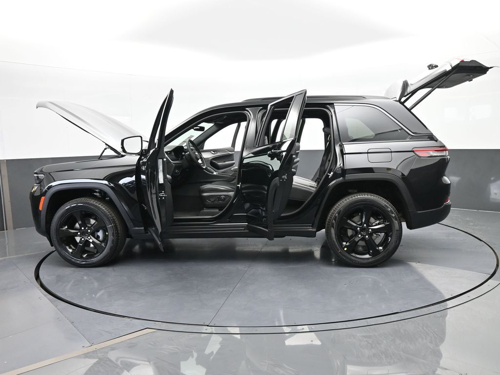 New 2026 Diamond Black Crystal Pearlcoat Jeep Limited image 68
