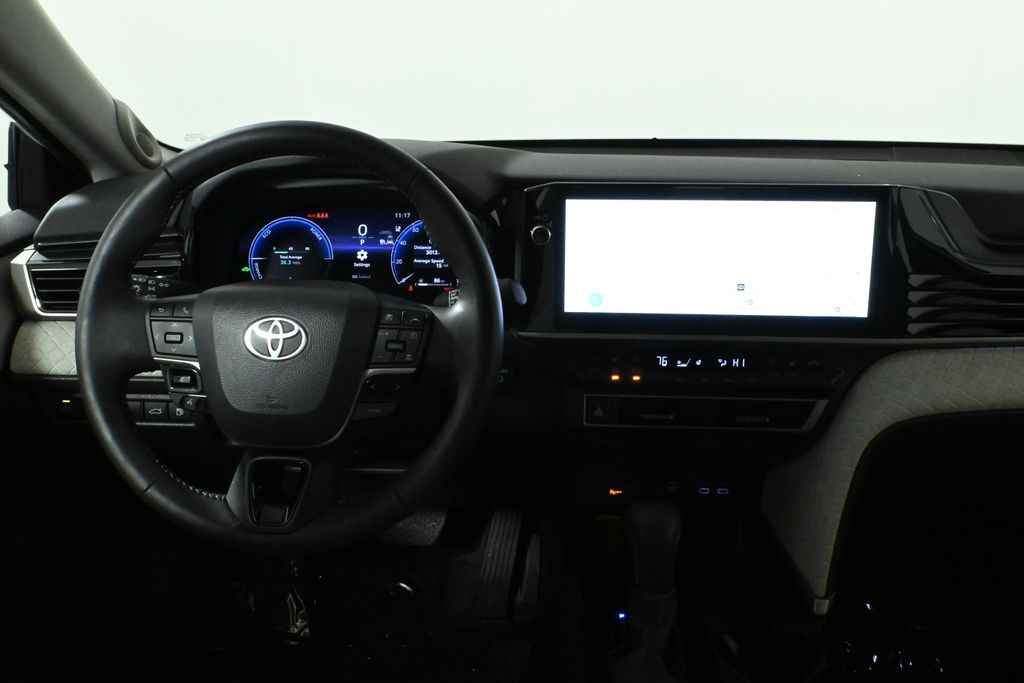 2025 Toyota Camry XLE 18