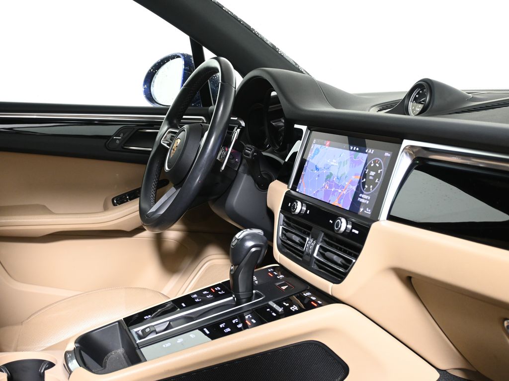 Thumbnail: 2022 Porsche Macan - 10