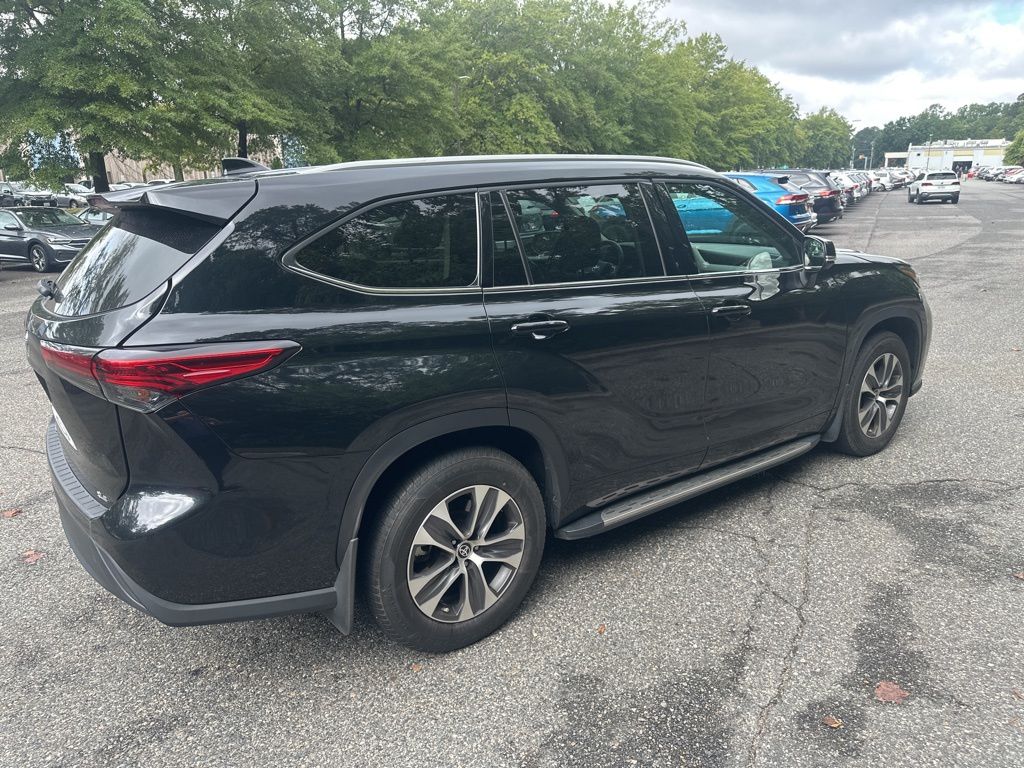 2022 Toyota Highlander XLE 24