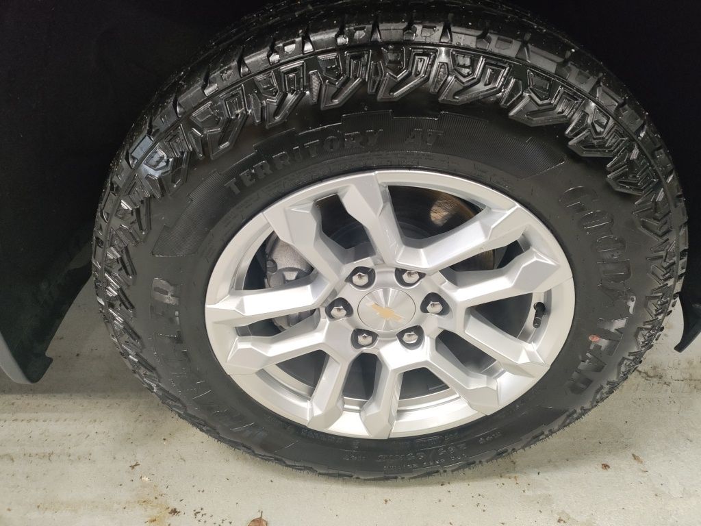 Used 2022 Black Chevrolet LT image 4