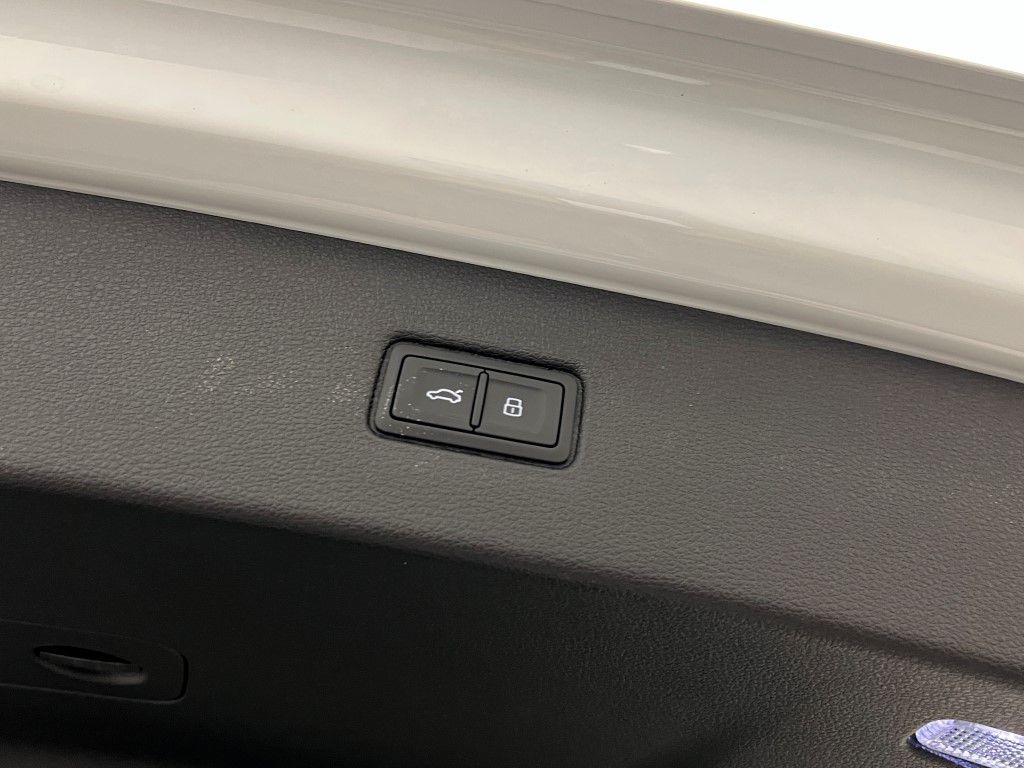 Thumbnail: 2026 Audi Q7 - 11