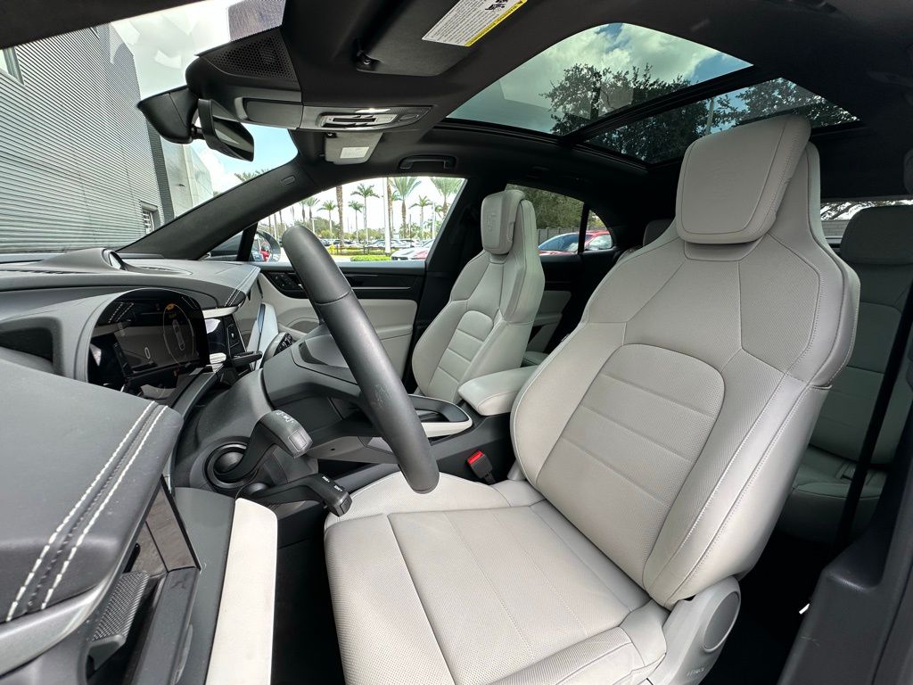 Thumbnail: 2025 Porsche Macan - 5