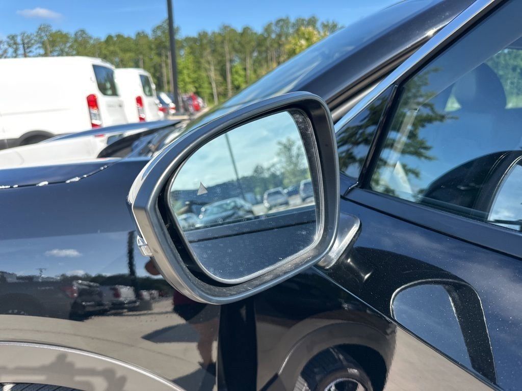 2025 Super Black Nissan Kicks SR FWD SUV