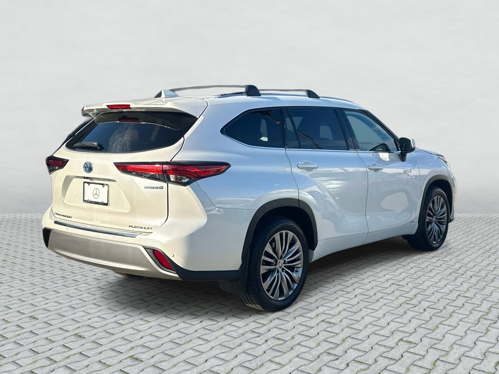Thumbnail: 2021 Toyota Highlander - 5