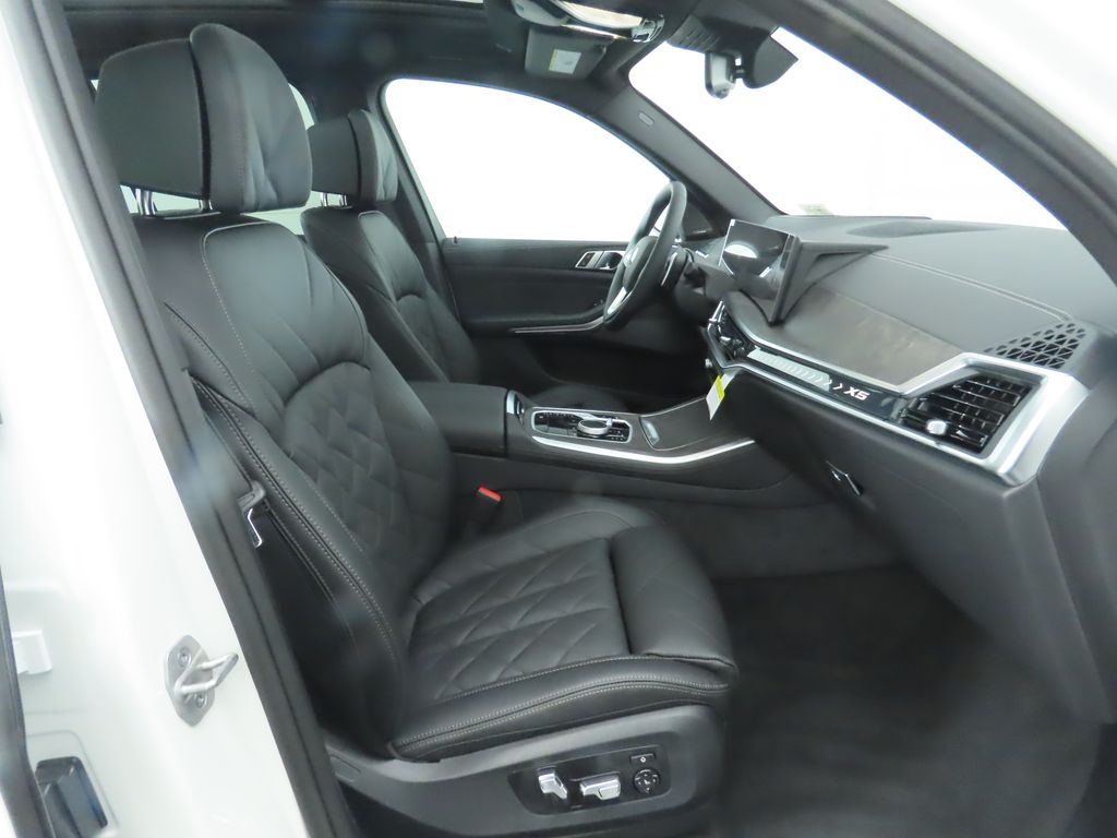 Thumbnail: 2026 BMW X5 - 21