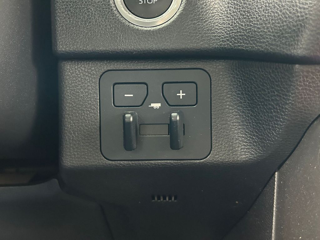 Used 2024 Wind Chill Pearl Toyota SR5 image 27