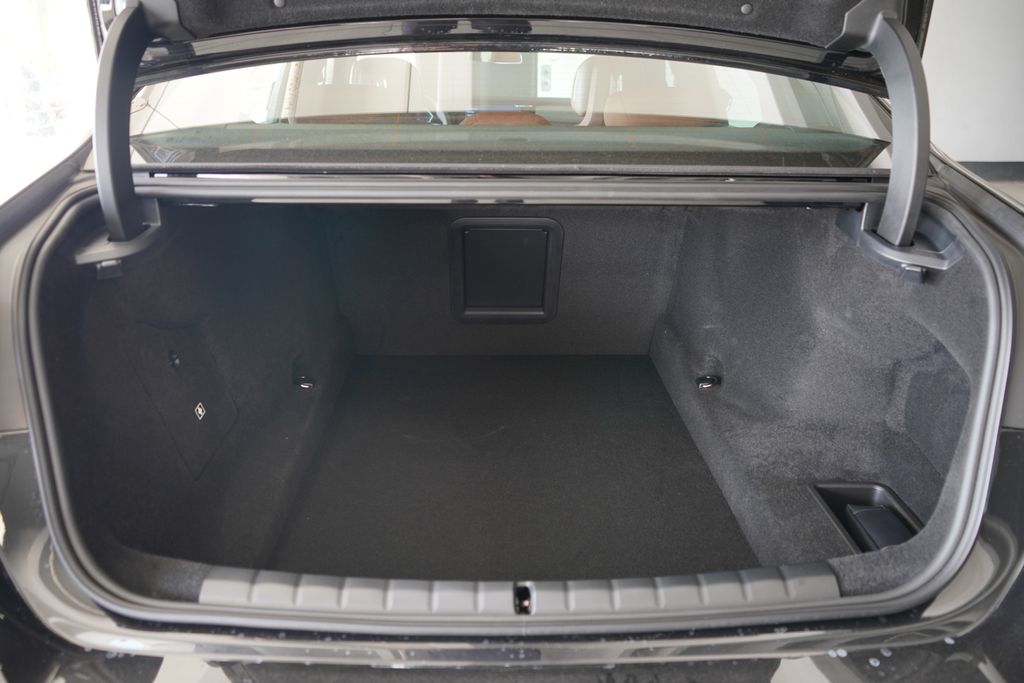 Thumbnail: 2025 BMW 7 Series - 21