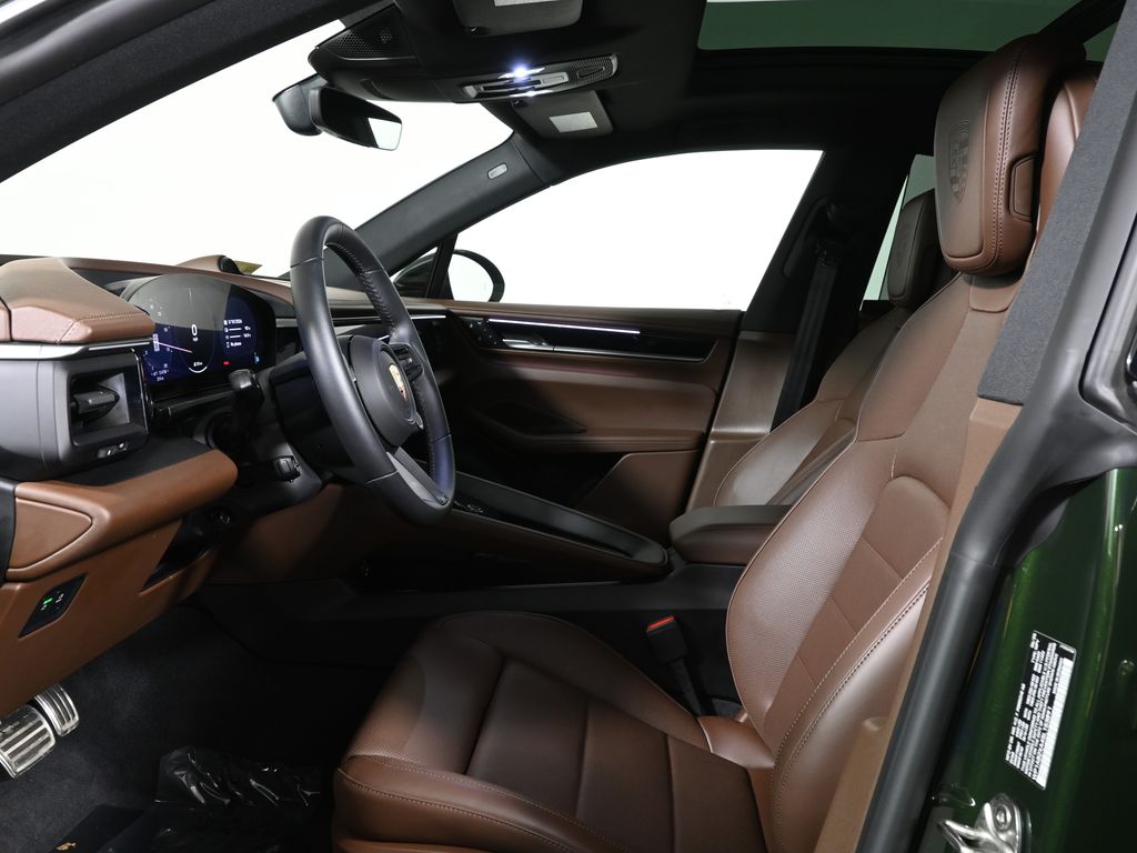 Thumbnail: 2025 Porsche Macan - 5