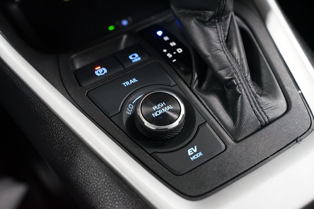 Thumbnail: 2022 Toyota RAV4 - 21