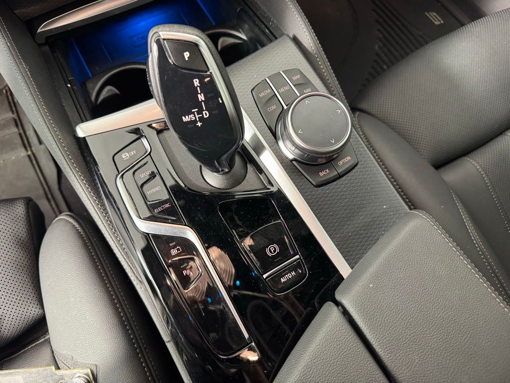 Thumbnail: 2023 BMW 5 Series - 21